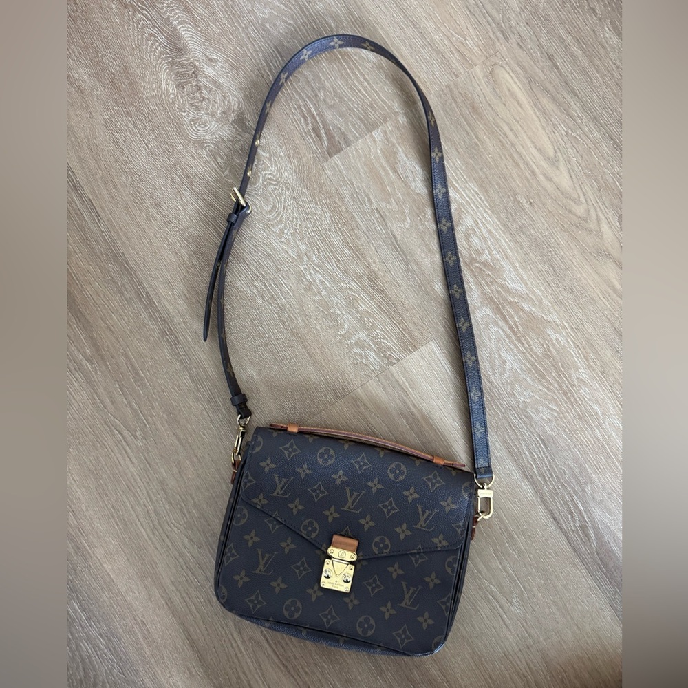 Louis Vuitton Pochette Metis